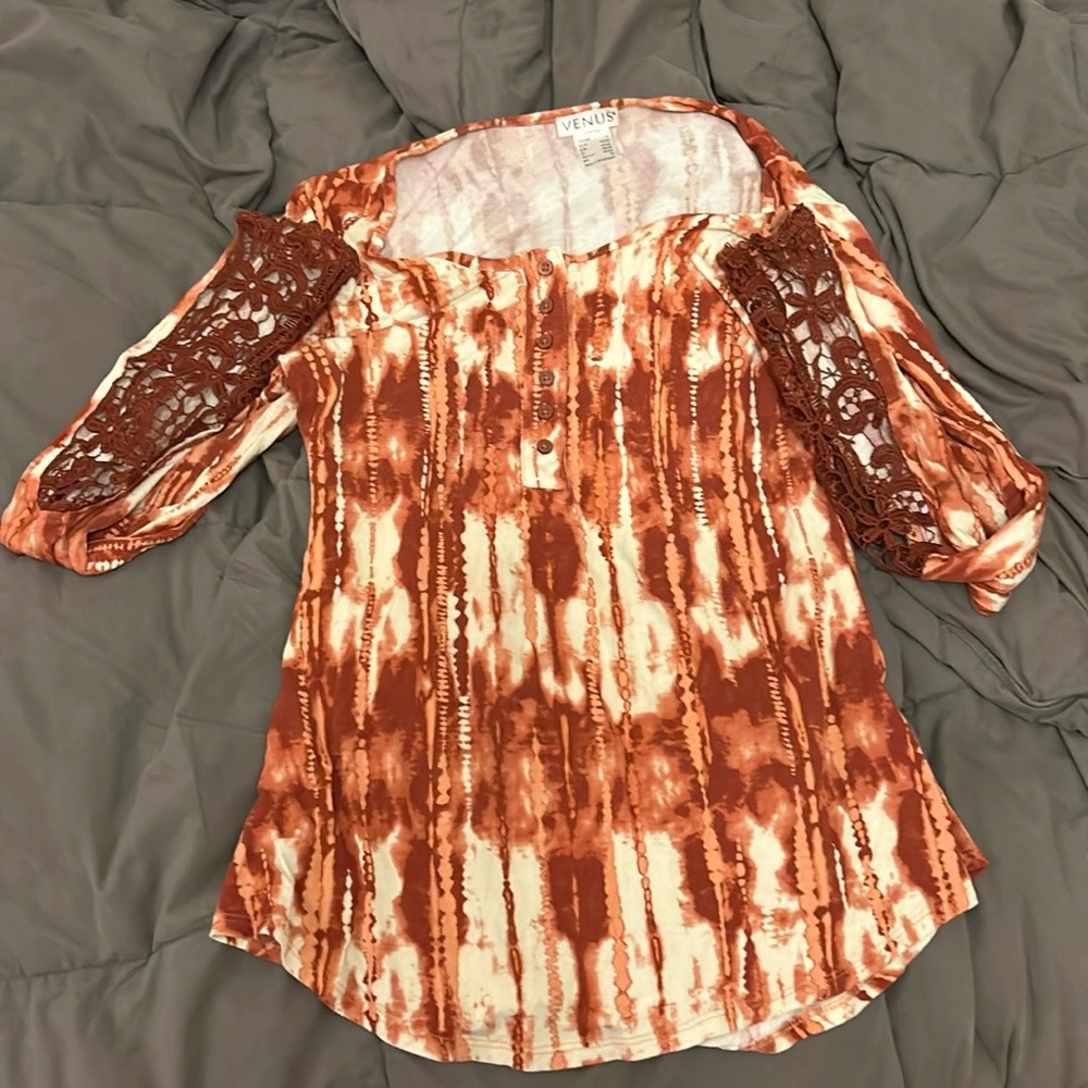 WOMENS M | VENUS PINK AND WHITE DESIGN LONG SLEEVE